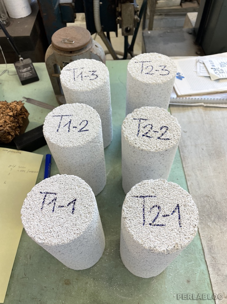 Figura 4 - Campioni cilindrici in agglomerato di perlite distinti in due classi differenti (T1, T2) 